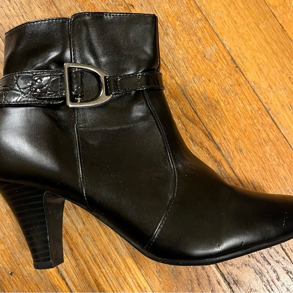Women’s Croft & Barrow black heeled boot. Size 8 - Picture 1 of 4